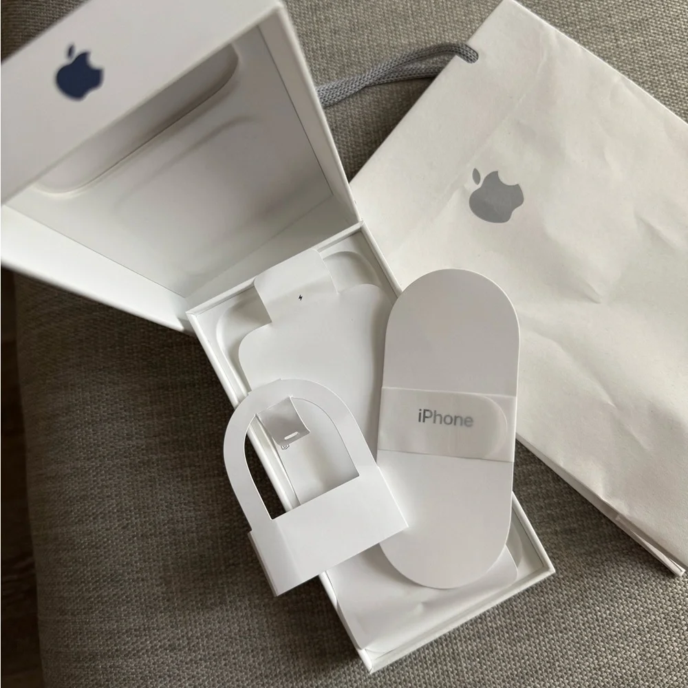 Apple empty box